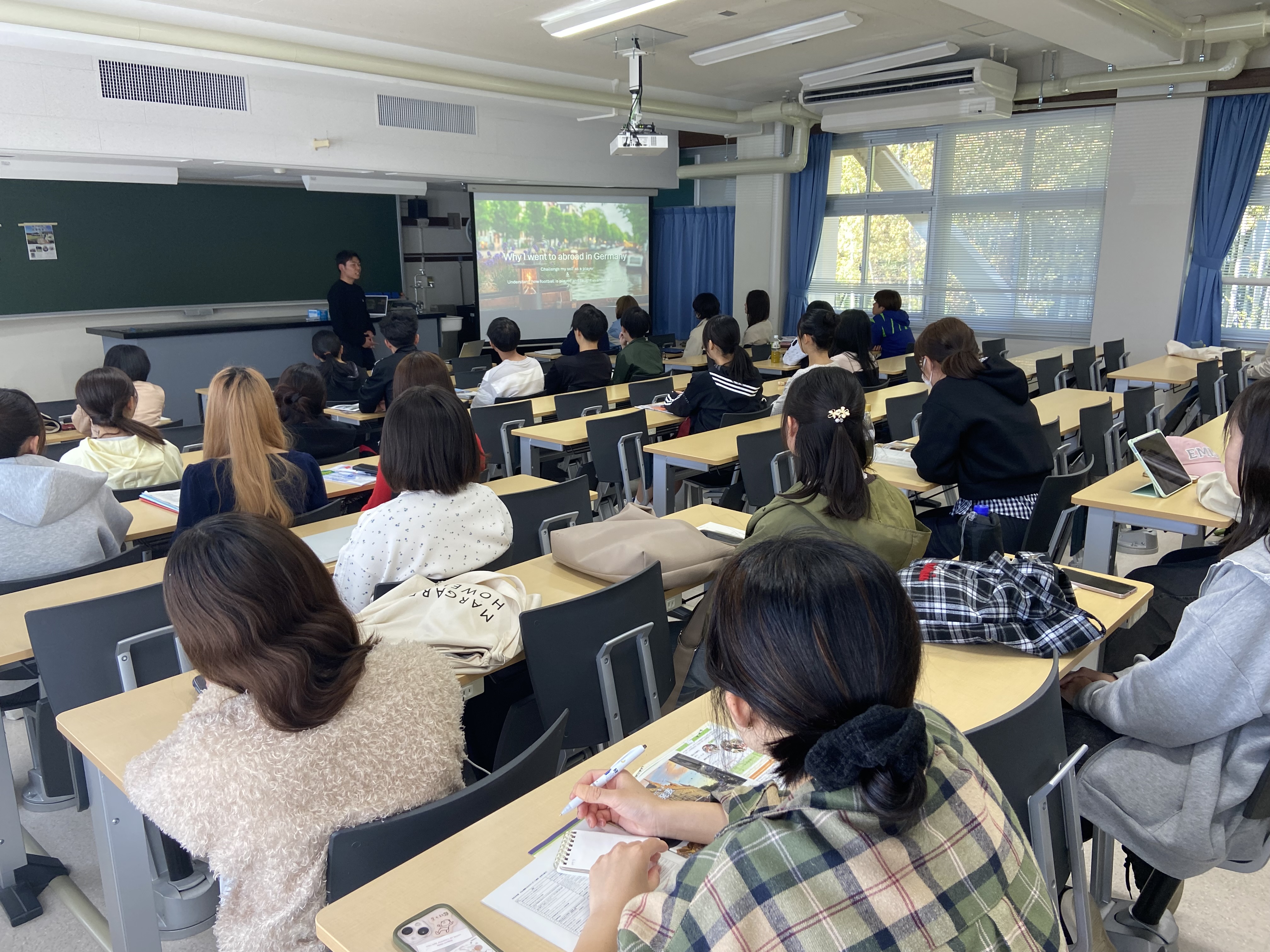 4月8日（水）に海外研修プログラムIIの成果発表会を実施しました